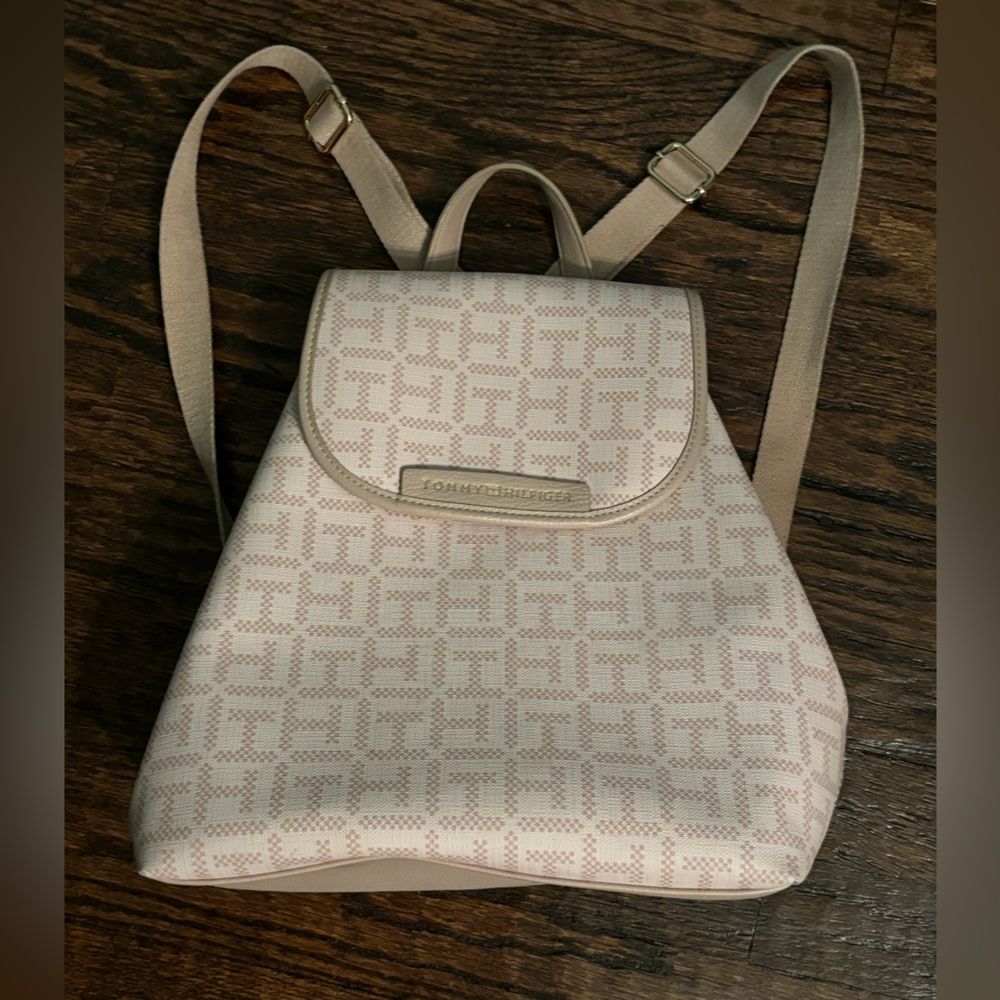 FINAL PRICE 🔥Tommy Hilfiger backpack bag creamy